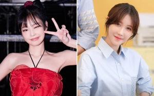Jennie BLACKPINK & Lee Ji Ah Kembaran Outfit saat Promosi Proyek TV