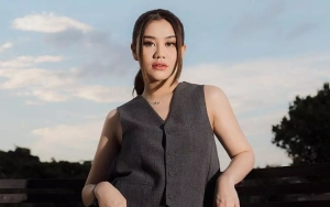 Aaliyah Massaid Curi Perhatian Lewat Gaya Busananya Saat Liburan Tanpa Sang Kekasih