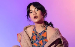 Dian Sastro Candid dengan Berbagai Pose Bak Saingi Kecantikan Para Gadis