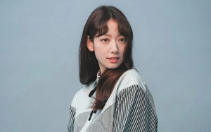 Visual Park Shin Hye di BTS Syuting 'Doctor Slump' Disorot Media Asing