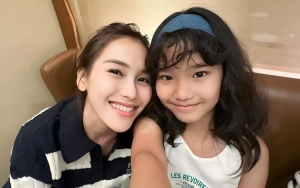 Ayu Ting Ting Pamer Berbagai Ekspresi Putri Cantiknya di Momen Bahagia