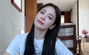 Song Hye Kyo Pamerkan Buket Bunga Mawar Spesial di Hari Valentine