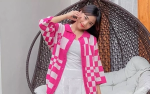 Fuji An Bikin Gemas kala Tutupi Jerawat Pakai Stiker ala Olivia Rodrigo