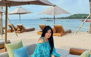 Titi Kamal Banjir Pujian Kala Pajang Foto Bareng Sang Suami di Tempat Bersejarah