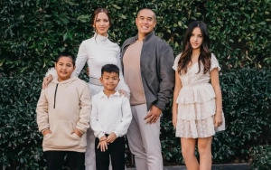 Wajah Cantik Putri Nia Ramadhani Makin Saingi Sang Ibu di Foto Keluarga 'Chaebol' ala Drakor