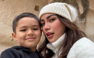 El Barack Putra Jessica Iskandar Tuai Decak Kagum saat Jajan Es Doger Pinggir Jalan