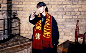 DK SEVENTEEN Harus Ladeni Fans saat Asyik Jajan di Milan