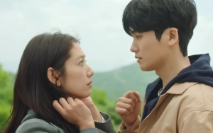 Park Hyung Sik & Park Shin Hye Buat Ciuman Ringan Jadi Hot di 'Doctor Slump'