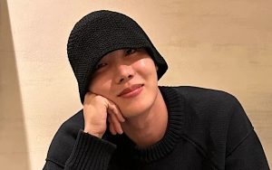 J-Hope BTS Tampil Beda dengan Rambut Makin Panjang di Foto Wamil Terbaru