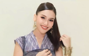 Ayu Ting Ting Tampil Mempesona Kala Perform Ditemani Camer