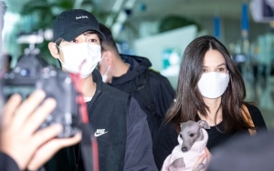 Visual Istri Song Joong Ki Hadiri Premiere 'My Name is Loh Kiwan' Curi Fokus