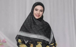 Kartika Putri Singgung Adab dan Akhlak Saat Pajang Foto Bareng Suami