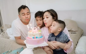 Rafathar Iseng Abadikan Foto Raffi Ahmad dan Nagita Slavina dengan Pose Tak Terduga