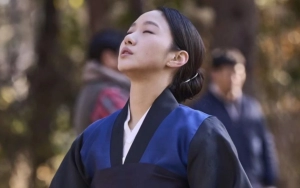 Tato yang Penuhi Wajah Kim Go Eun di 'Exhuma' Jadi Perbincangan