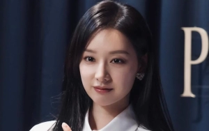 Style Kim Ji Won di Jumpa Pers 'Queen of Tears' Beda Drastis dari Model Asli