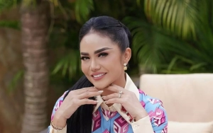 Kris Dayanti Terlewat Girang Ditemani Sosok Spesial Saat Kerja