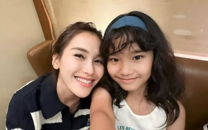 Bilqis Semeringah Jalan Bareng Camer Ayu Ting Ting Meski Diduga Tanpa Ditemani Sang Ibu
