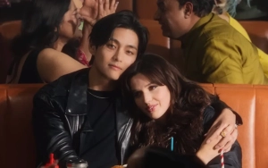 V BTS dan Ruby Sear Tidur Seranjang Bak Cosplay Jadi Pasutri di MV 'FRI(END)S'