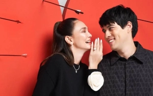 Luna Maya Dikira Pakai Lagu Ariel NOAH saat Ngonten Bucin Dipeluk Maxime