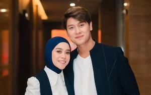 Rizky Billar Selipkan Peran Istri Kala Banggakan Diri Sendiri Atas Karya-Karya Barunya