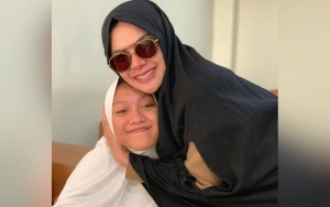 Lolly Tetap Beri Ucapan Selamat Ultah untuk Nikita Mirzani meski Tak Dianggap Anak