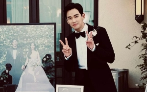 Kim Soo Hyun Bikin Galau Fans kala Pajang Potret di Lokasi Syuting 'Queen of Tears' 