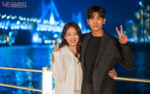 Adegan Ranjang Park Shin Hye & Park Hyung Sik di 'Doctor Slump' Jadi Bahan Gosip
