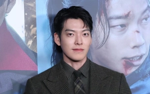 Kim Woo Bin Buat Fans Khawatir usai Teteskan Air Mata di Tengah Event Publik