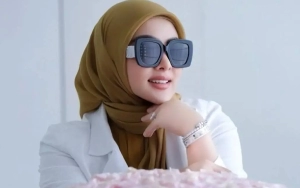Syahrini Pakai OOTD Unik Tutupi Baby Bump bak Kuatkan Kabar Kehamilan