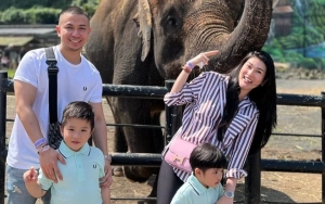 Anak Stevie Agnecya Pilu Ucap 'Bye Bye Mommy' saat Jenazah Ibu Masuk ke Liang Lahat