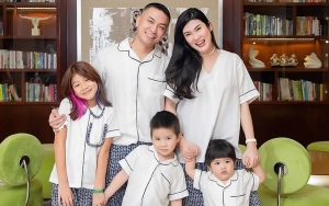 Putri Cantik Samuel Rizal dan Stevie Agnecya Senyum Tegar Jaga Dua Adik pasca Ibu Meninggal