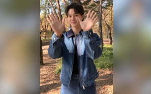 Song Kang Tulis Surat Tulisan Tangan Menyentuh dalam Rangka Pamitan Wamil