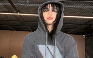 Cara Lisa BLACKPINK Promosikan Merchandise LLOUD Sungguh Mewah