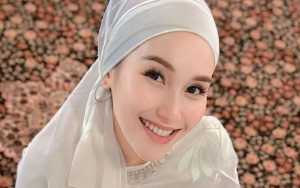 Ayu Ting Ting Bukber ala Timur Tengah Bareng Keluarga usai Tanggal Pernikahan Bocor