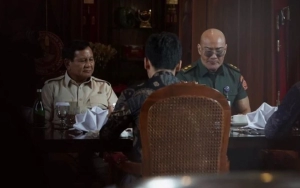 Deddy Corbuzier Tunjukkan Hampers Lebaran Anti Mainstream dari Prabowo Subianto