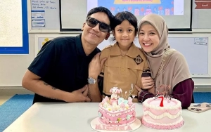 Desta Diingatkan Putri Cantiknya Terkait Kebiasaan Pegang Lawan Jenis Sembarangan
