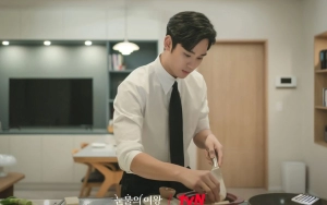 Kim Soo Hyun Hempas Perdebatan Daun Perilla Lewat Aksinya di 'Queen Of Tears'