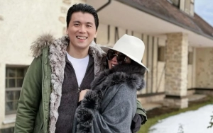 Reino Ajak Syahrini Babymoon Mewah usai Foto Candid Tuntun Istri Hamil Picu Kejanggalan