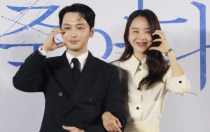 Aksi Byun Yo Han Terus Gandeng Shin Hye Sun di Jumpa Pers 'She Dead' Tuai Perhatian