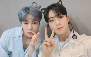 Cha Eunwoo dan Staf Tampil Serba Hitam saat OTW Jakarta Diduga untuk Kenang Moonbin