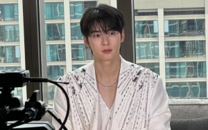 Cha Eunwoo Asyik Main Games meski Kepanasan di Fancon 'Mystery Elevator' Jakarta  