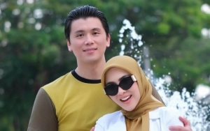 Ekspresi Wajah Datar Reino Suami Syahrini Jadi Gunjingan di Tengah Kabar Kehamilan Istri
