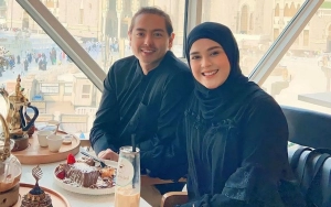 Roger Danuarta dan Cut Meyriska Bagi-Bagi Uang di Perayaan Ultah Putra Ganteng 