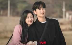 Ekspresi Asli Kim Ji Won & Kim Soo Hyun saat Syuting Adegan Intim di 'Queen of Tears' Disorot