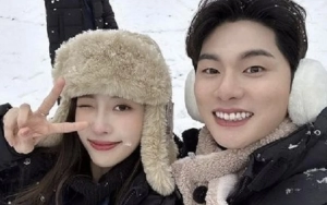 Visual Lee Yi Kyung Jadi Perbincangan kala Foto Bareng Mijoo cs