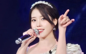 IU Khawatirkan Kondisi Tenggorokan Fans saat Konser 'H.E.R' di Jakarta