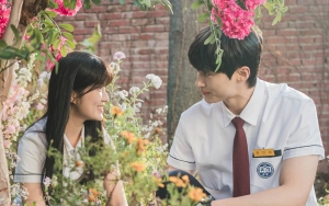 Byeon Woo Seok Disentil Sutradara 'Lovely Runner' Gegara Ekstrem Cium Kim Hye Yoon