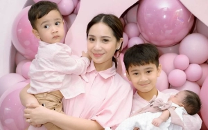 Nagita Slavina Menangis Terharu Gelar Acara Akikah Baby Lily 