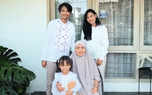 Fiersa Besari Menangis Pilu saat Turun ke Liang Lahat untuk Makamkan Ibu