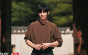 Cha Eunwoo Bocorkan Visual Tampan Sang Ayah di 'You Quiz on the Block'